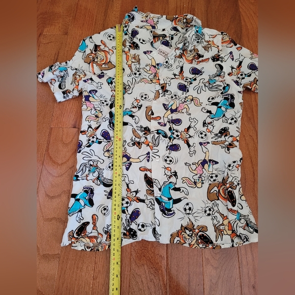 Looney Tunes All over Print Casual Dress Rayon Button Down Shirt size S NWT - Picture 7 of 7